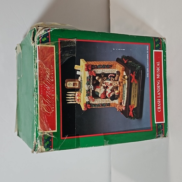 House of Lloyd Christmas Around the World VTG Crash Landing Musical Red Green - Picture 10 of 10